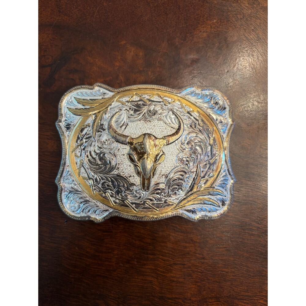 Montana Silversmiths Bull Skull Western Belt Buckle Silver/Gold Preowned